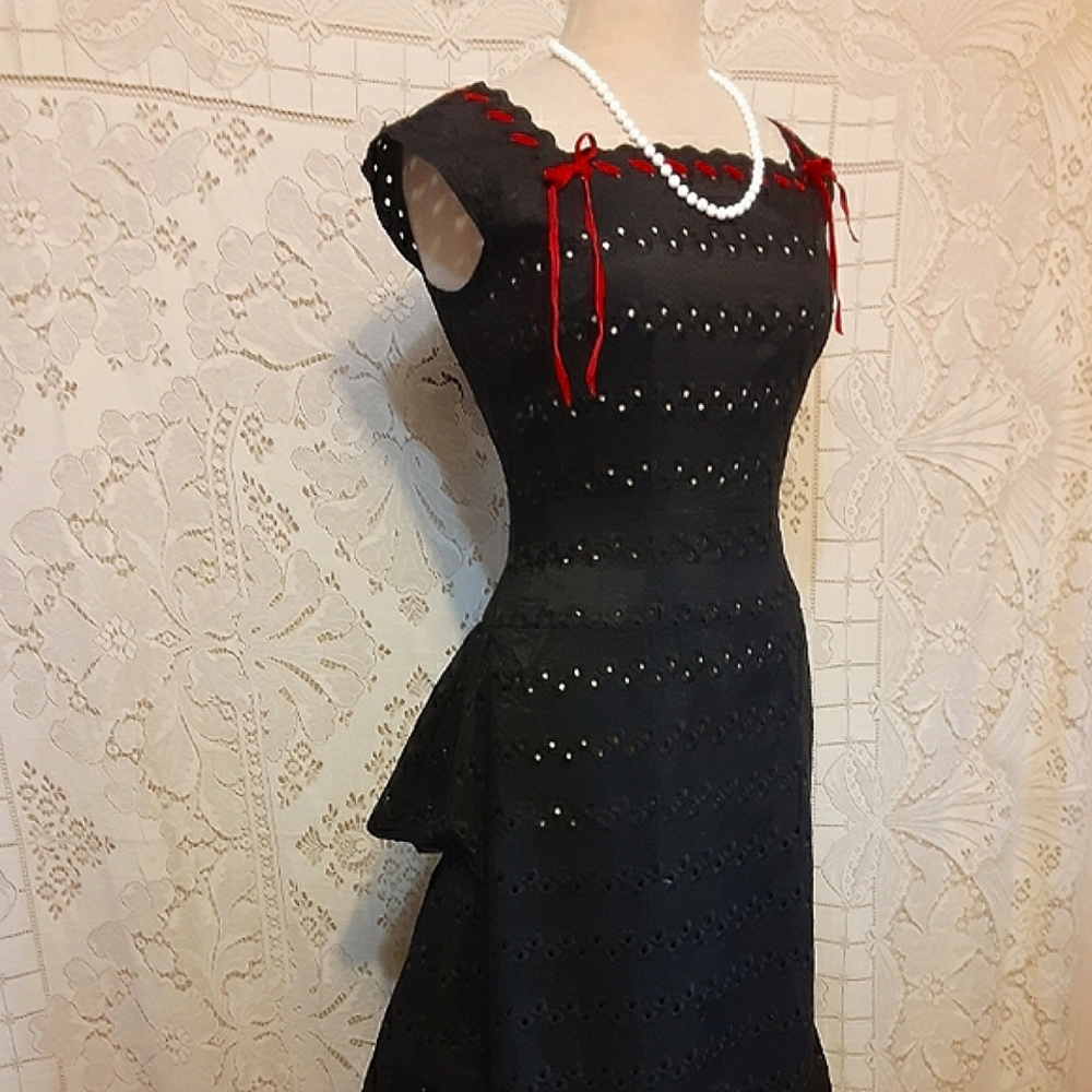 Vintage 1950s LOLITA Eyelet Taffeta Party Dress Size M - Picture 1 of 16